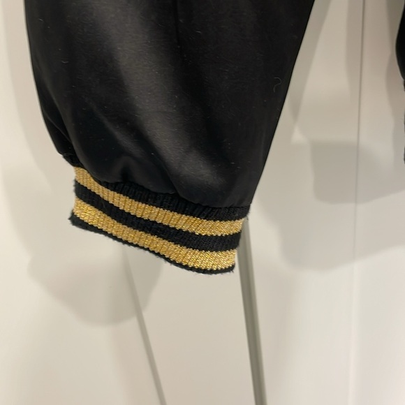 NBA UNK Chicago Bulls Black and Gold Bomber Jacket - Picture 5 of 16